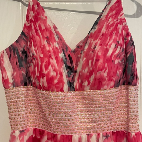 Dress - Picture 2 of 8